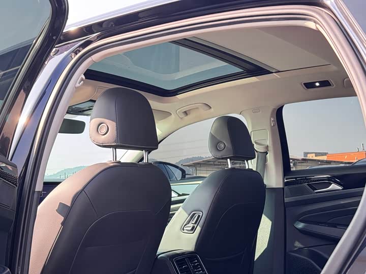 Фото 7 - Volkswagen Passat