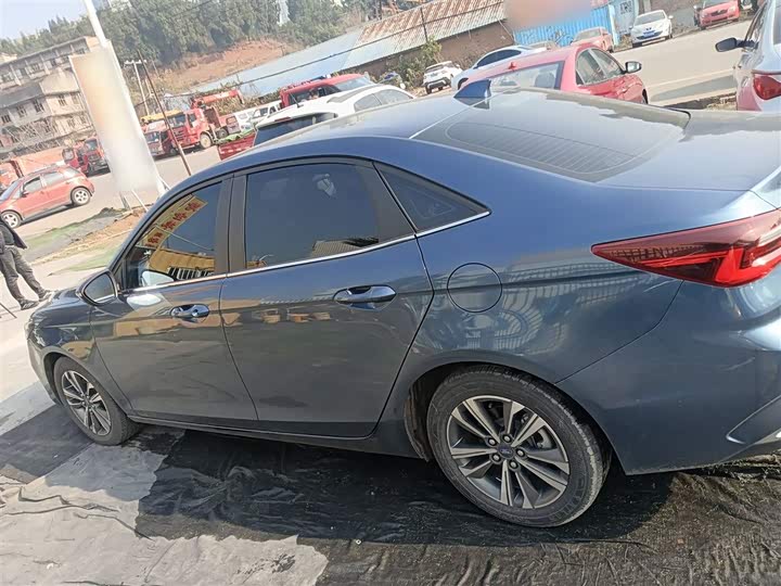 Фото 5 - Ford Escort