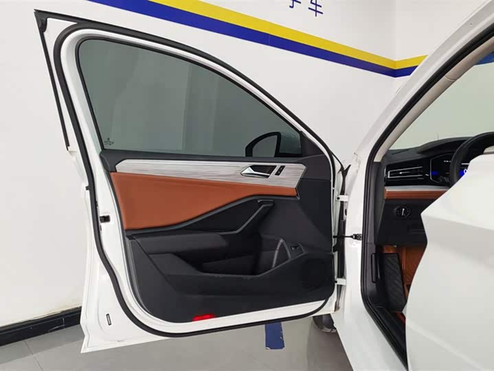 Фото 7 - Volkswagen Sagitar L