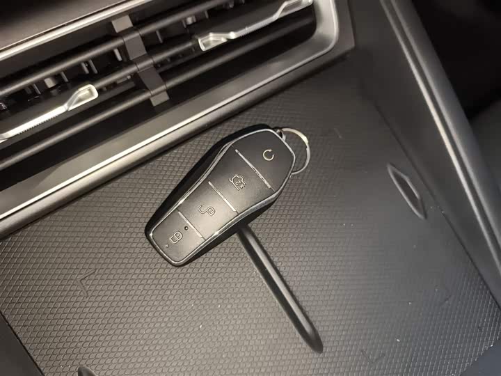 Фото 9 - BYD Qin L