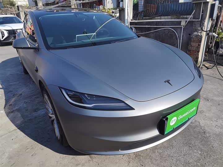 Фото 4 - Tesla Model 3