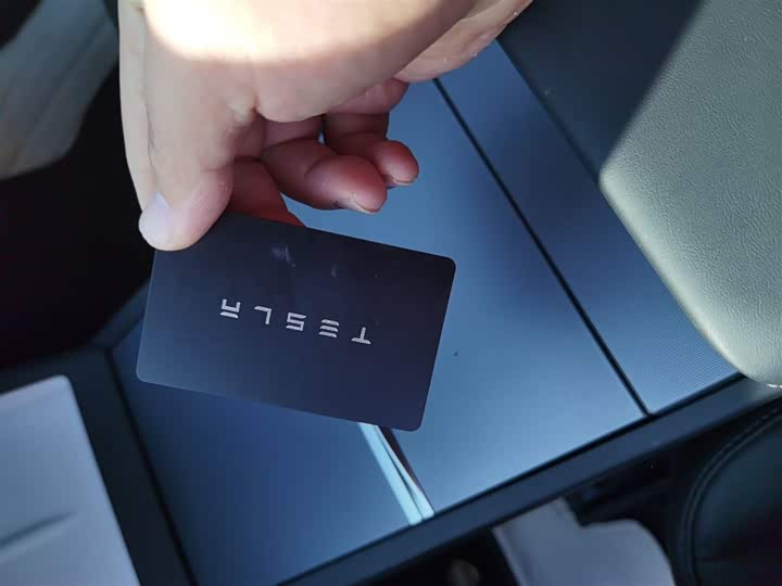 Фото 9 - Tesla Model 3