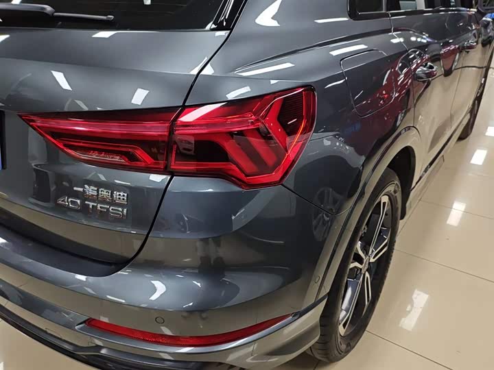 Фото 8 - Audi Q3