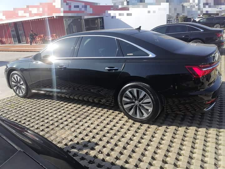 Фото 5 - Audi A6L