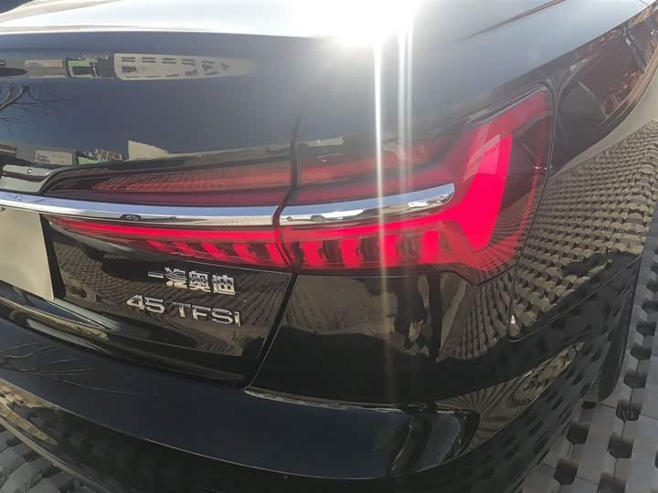 Фото 8 - Audi A6L