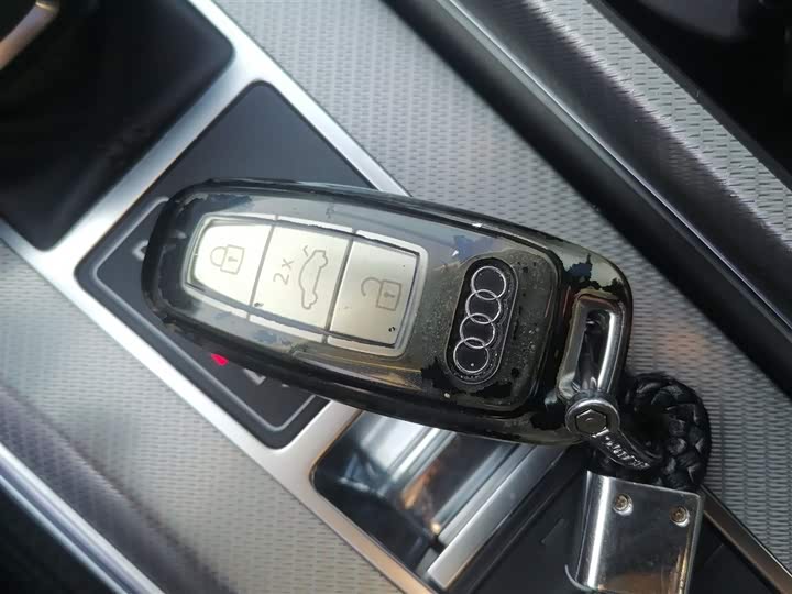 Фото 9 - Audi A6L