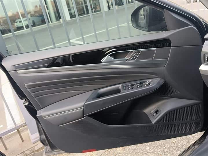 Фото 7 - Volkswagen Passat