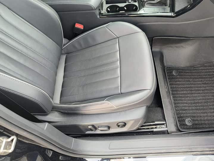 Фото 8 - Volkswagen Passat