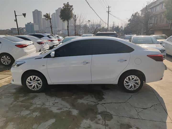 Фото 5 - Toyota Vios