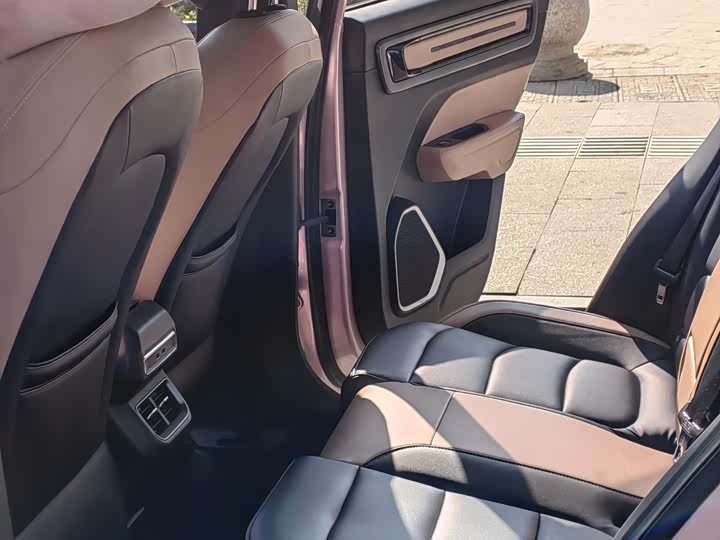 Фото 8 - Geely Icon