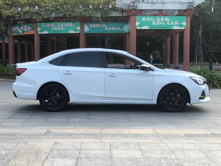 Фото 9 - Roewe i6 Max EV