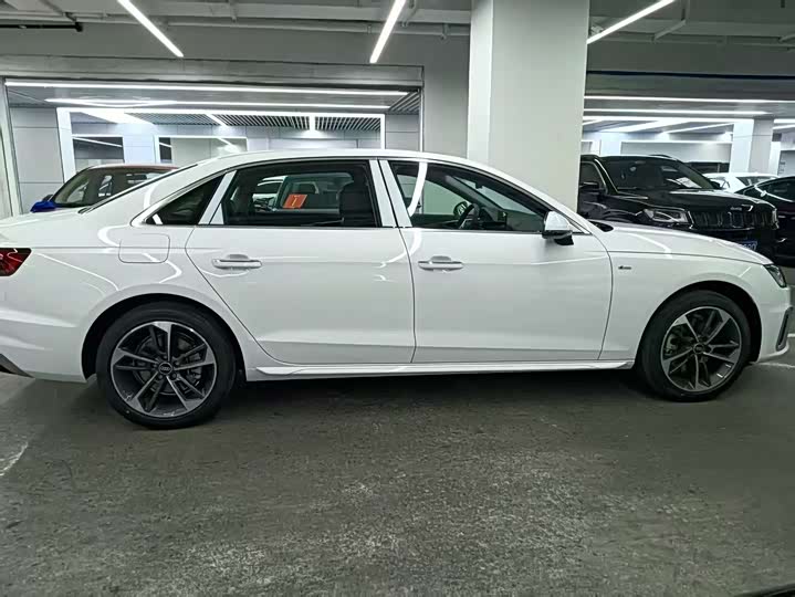 Фото 4 - Audi A4L