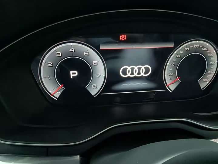 Фото 8 - Audi A4L