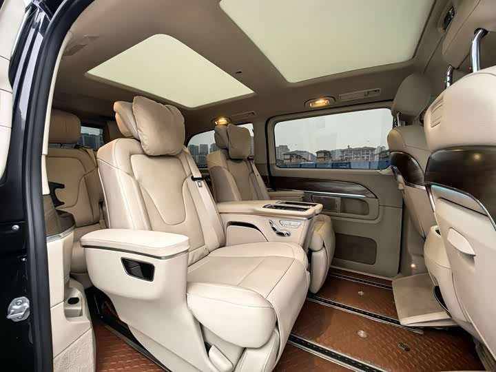 Фото 7 - Mercedes-Benz V-Class