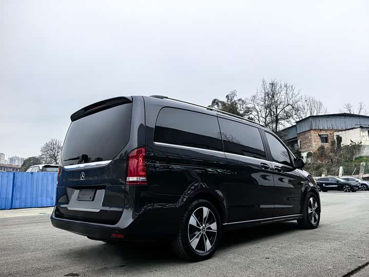 Фото 9 - Mercedes-Benz V-Class