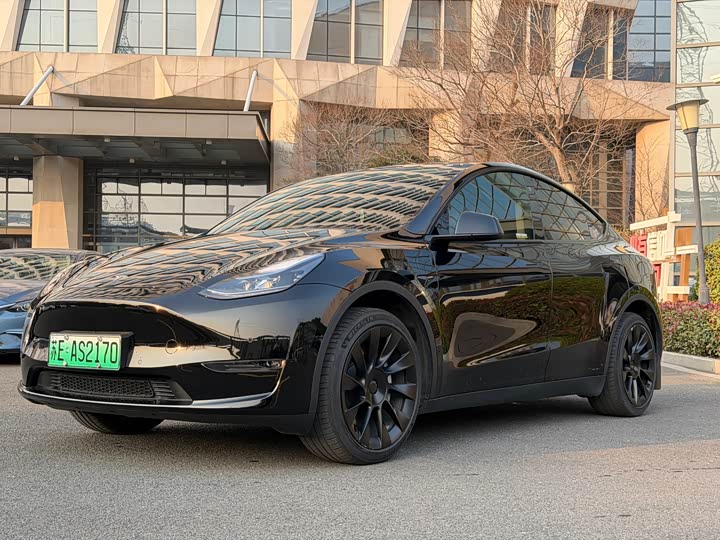 Фото 1 - Tesla Model Y