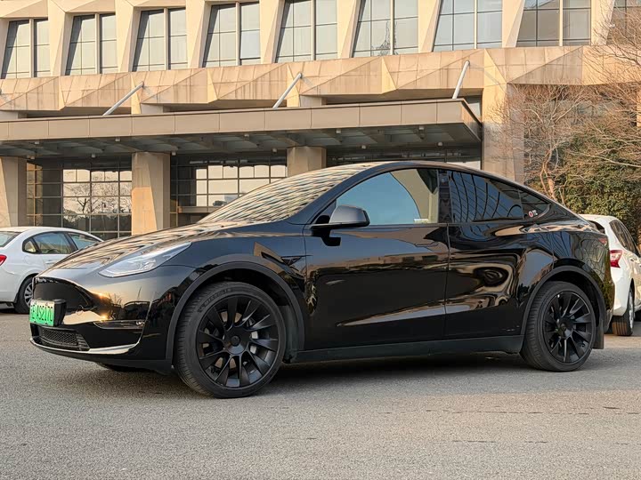 Фото 3 - Tesla Model Y