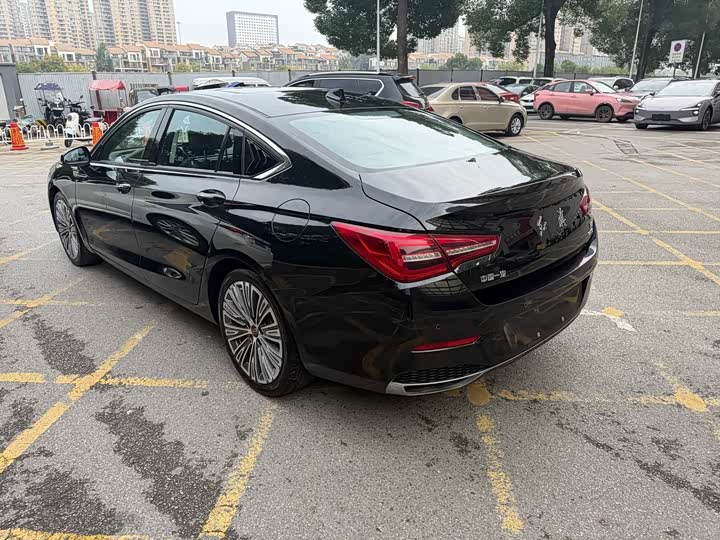 Фото 7 - Hongqi H5