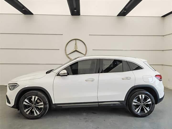 Фото 4 - Mercedes-Benz GLA-Class