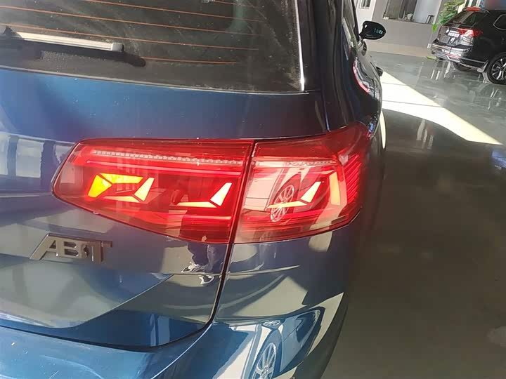 Фото 8 - Volkswagen Passat Variant