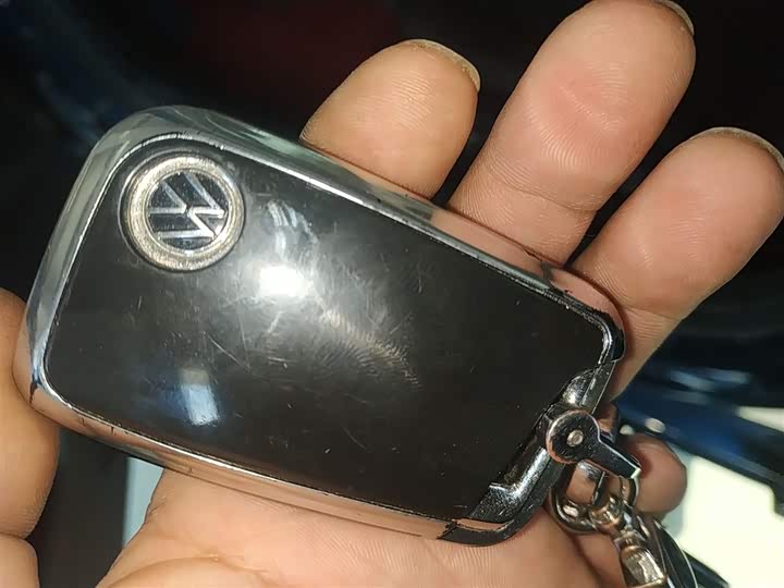 Фото 9 - Volkswagen Passat Variant