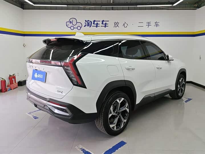 Фото 3 - Geely Atlas L