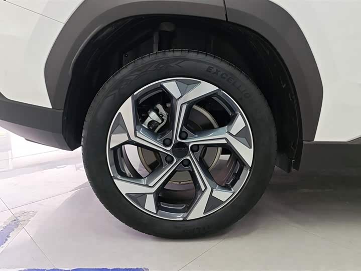 Фото 6 - Geely Atlas L