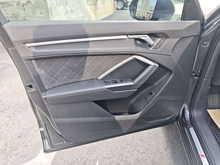 Фото 6 - Audi Q3