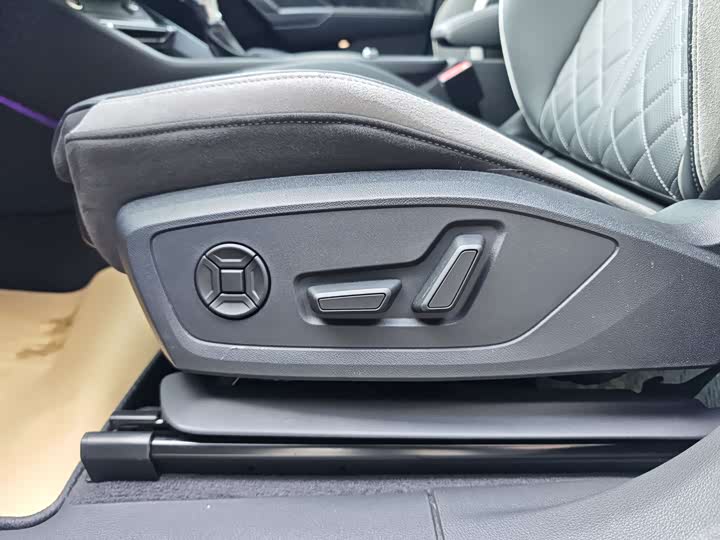 Фото 8 - Audi Q3