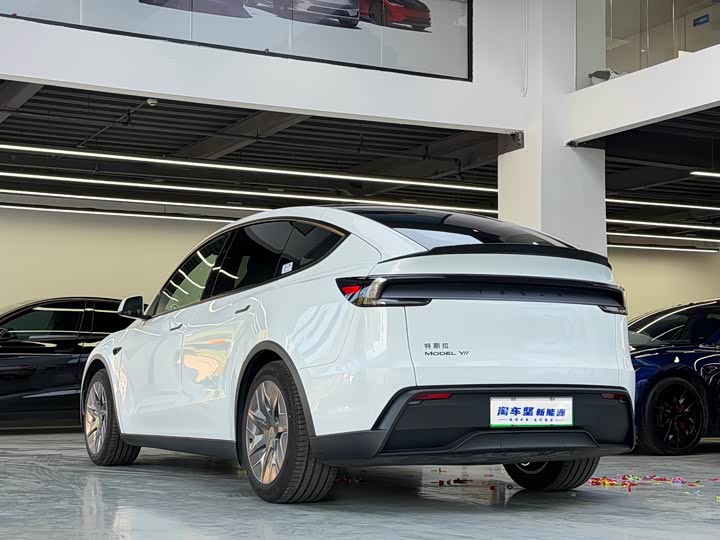 Фото 3 - Tesla Model Y