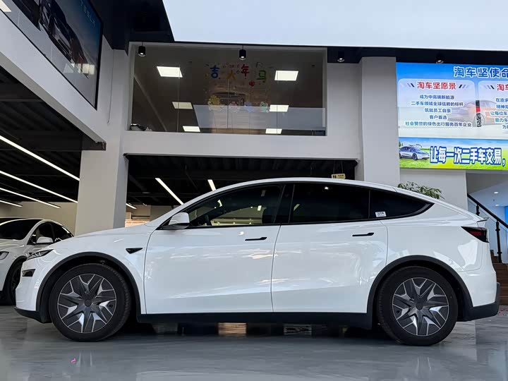 Фото 4 - Tesla Model Y