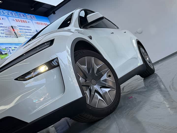 Фото 6 - Tesla Model Y