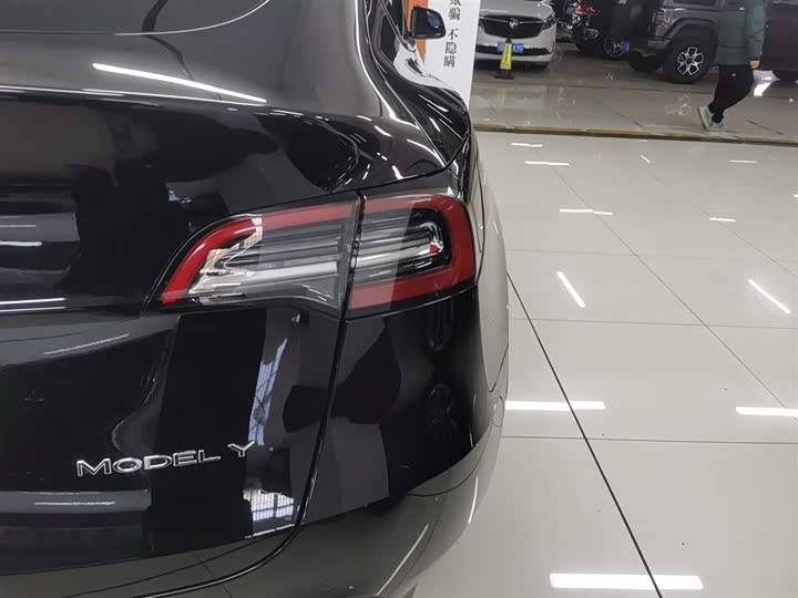 Фото 8 - Tesla Model Y