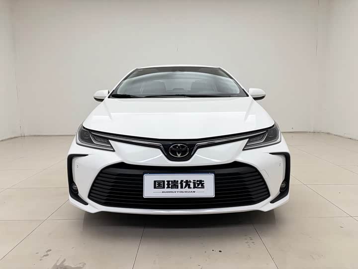 Фото 2 - Toyota Corolla