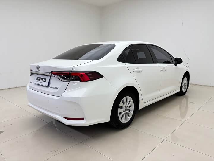 Фото 4 - Toyota Corolla