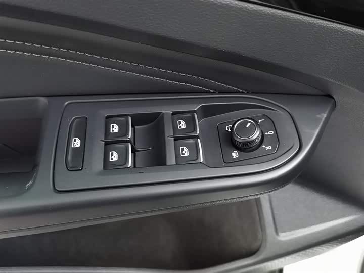 Фото 9 - Volkswagen Golf