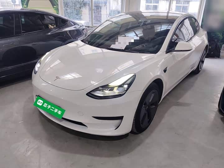 Фото 2 - Tesla Model 3