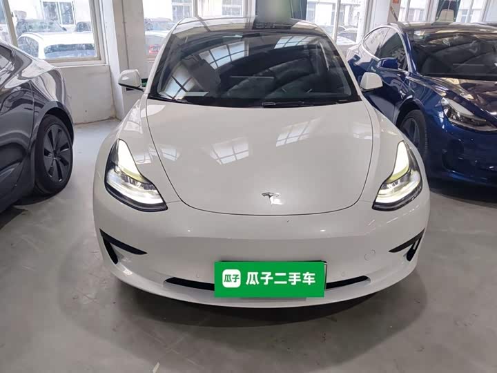 Фото 3 - Tesla Model 3