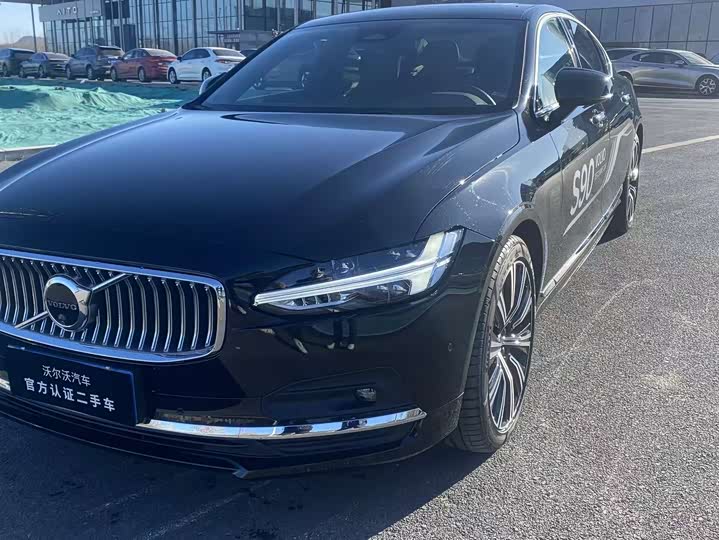 Фото 1 - Volvo S90