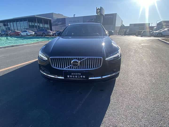 Фото 2 - Volvo S90