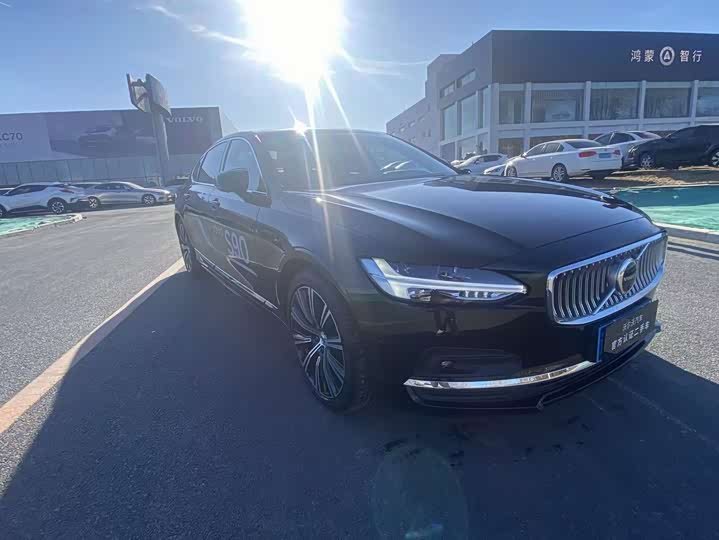 Фото 3 - Volvo S90