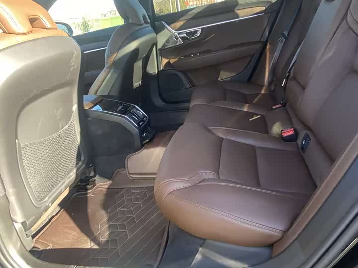 Фото 6 - Volvo S90