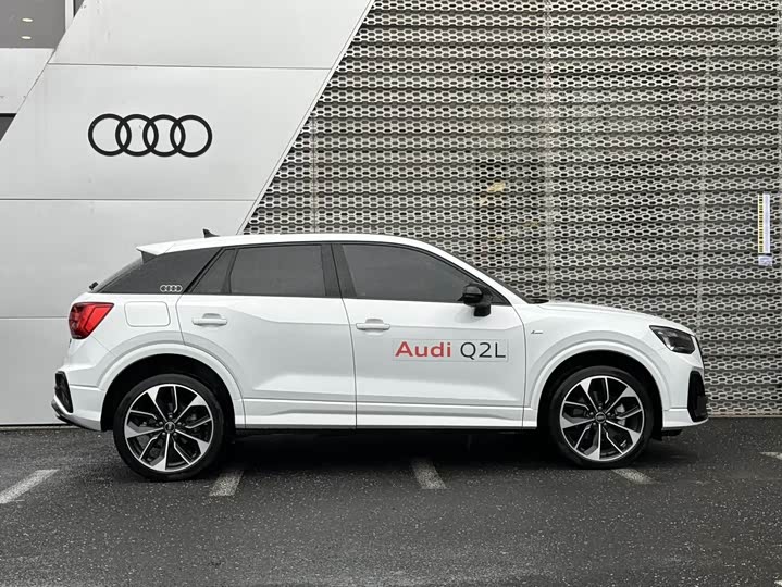 Фото 3 - Audi Q2L