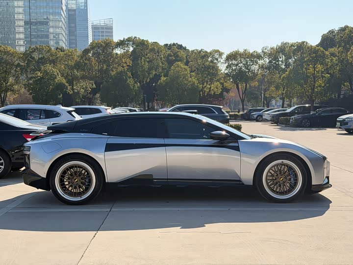 Фото 4 - HiPhi Z