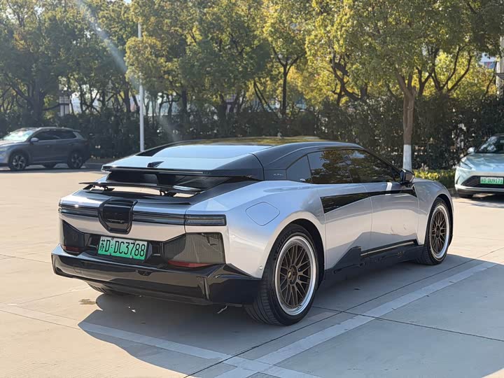 Фото 7 - HiPhi Z