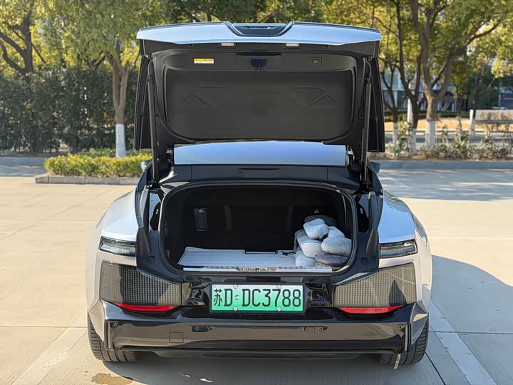 Фото 8 - HiPhi Z