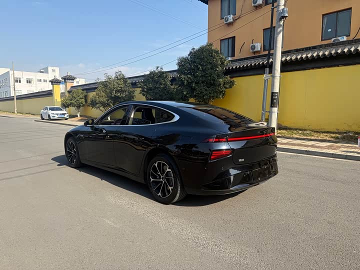 Фото 6 - XPeng P7