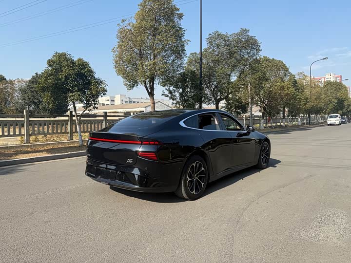 Фото 8 - XPeng P7