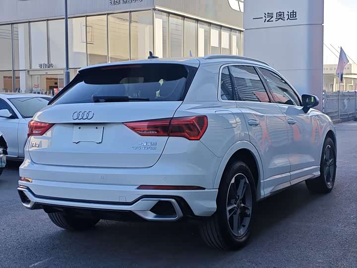 Фото 4 - Audi Q3