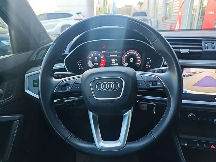 Фото 7 - Audi Q3